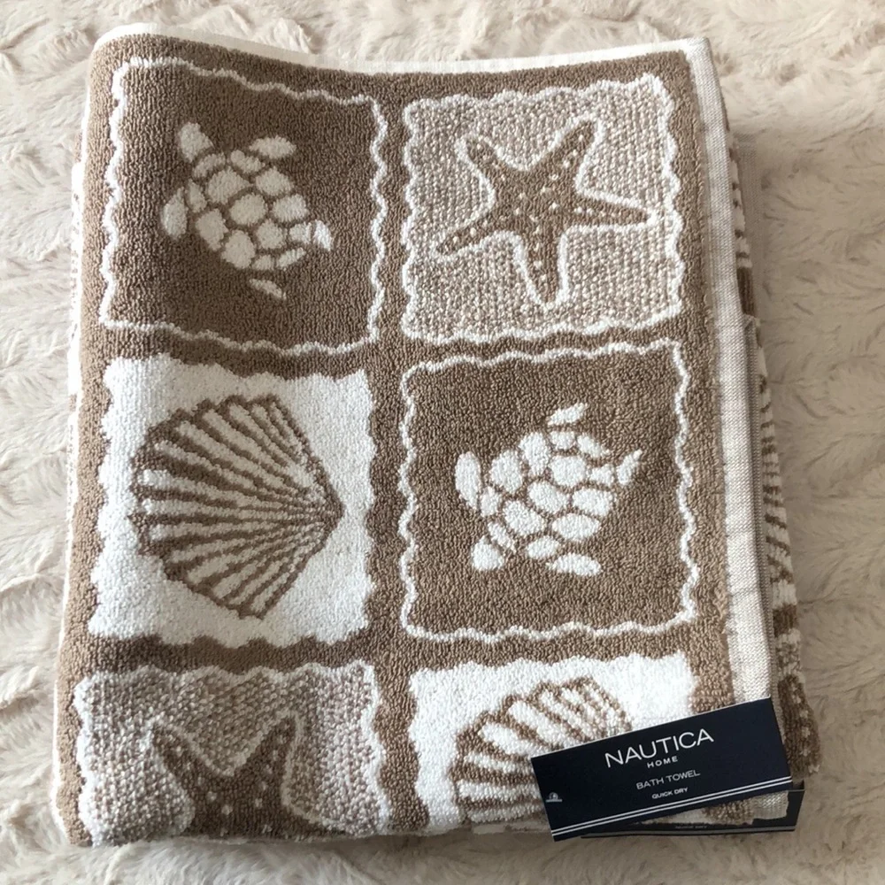 Nautica Beige and White Coastal Sea Life Bath Towels